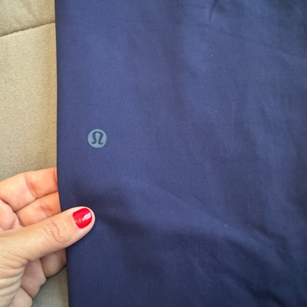 Preloved Lululemon Pants in a Navy Blue - Picture 5 of 7